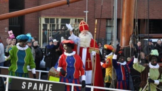 Paard komt om bij intocht Sinterklaas in Groningen